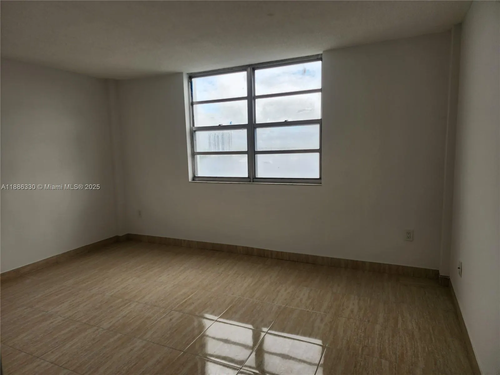 2841 NE 163rd St, #805