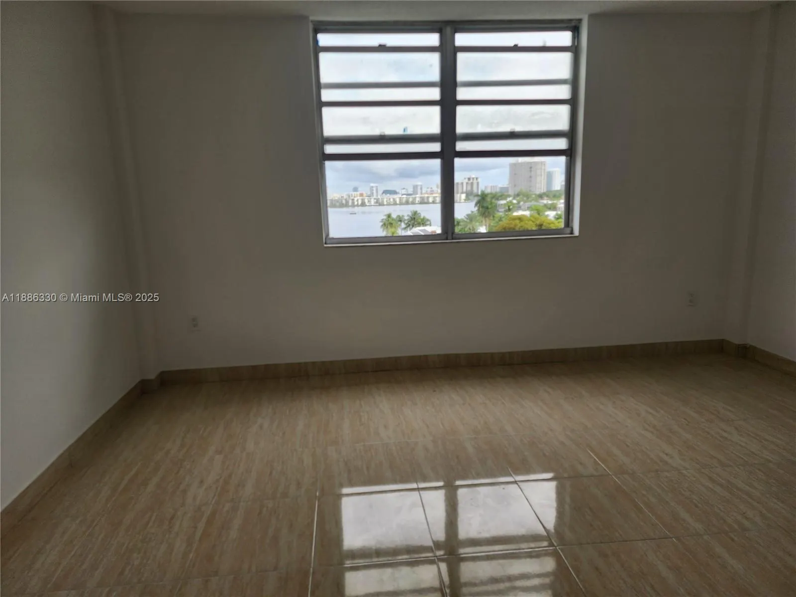 2841 NE 163rd St, #805