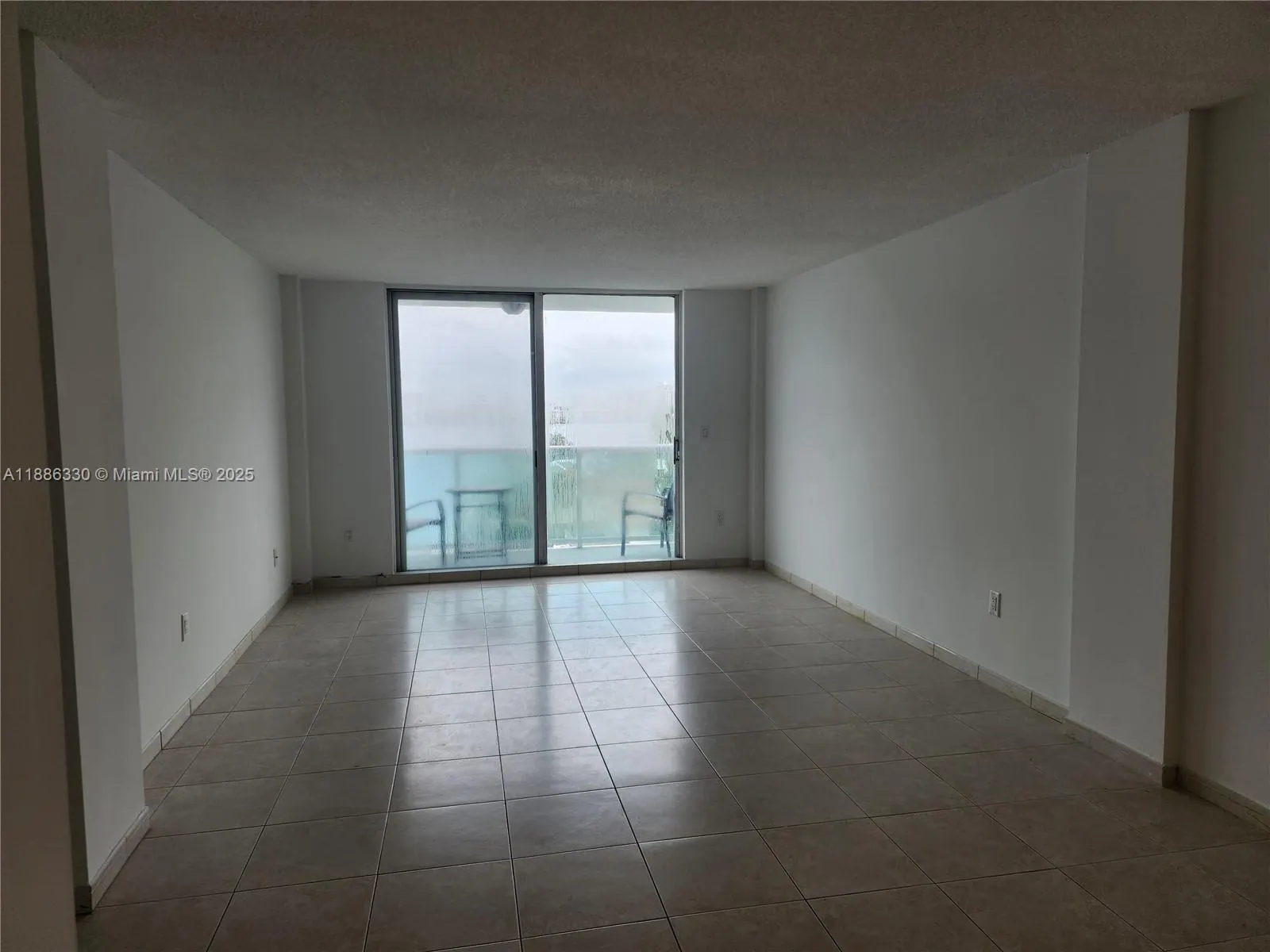 2841 NE 163rd St, #805
