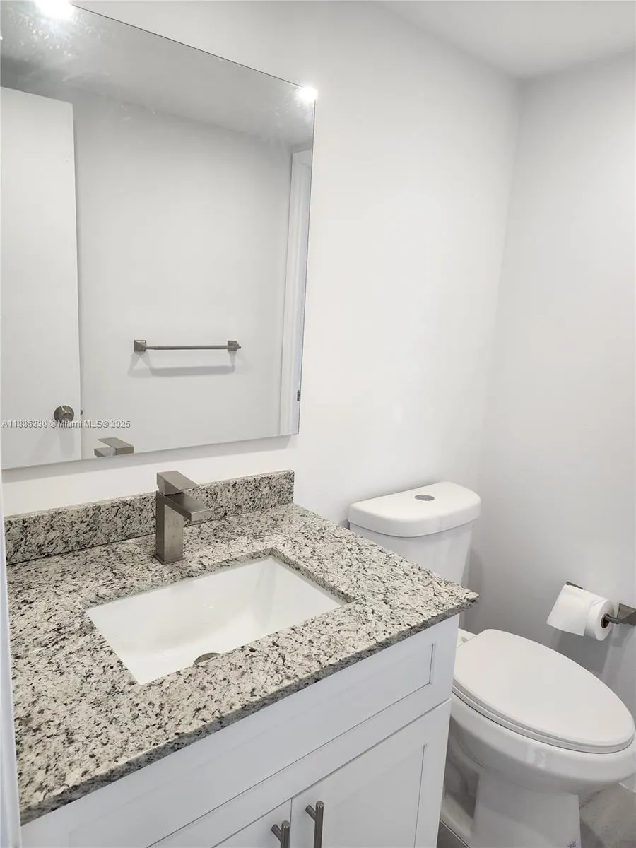 2841 NE 163rd St, #805