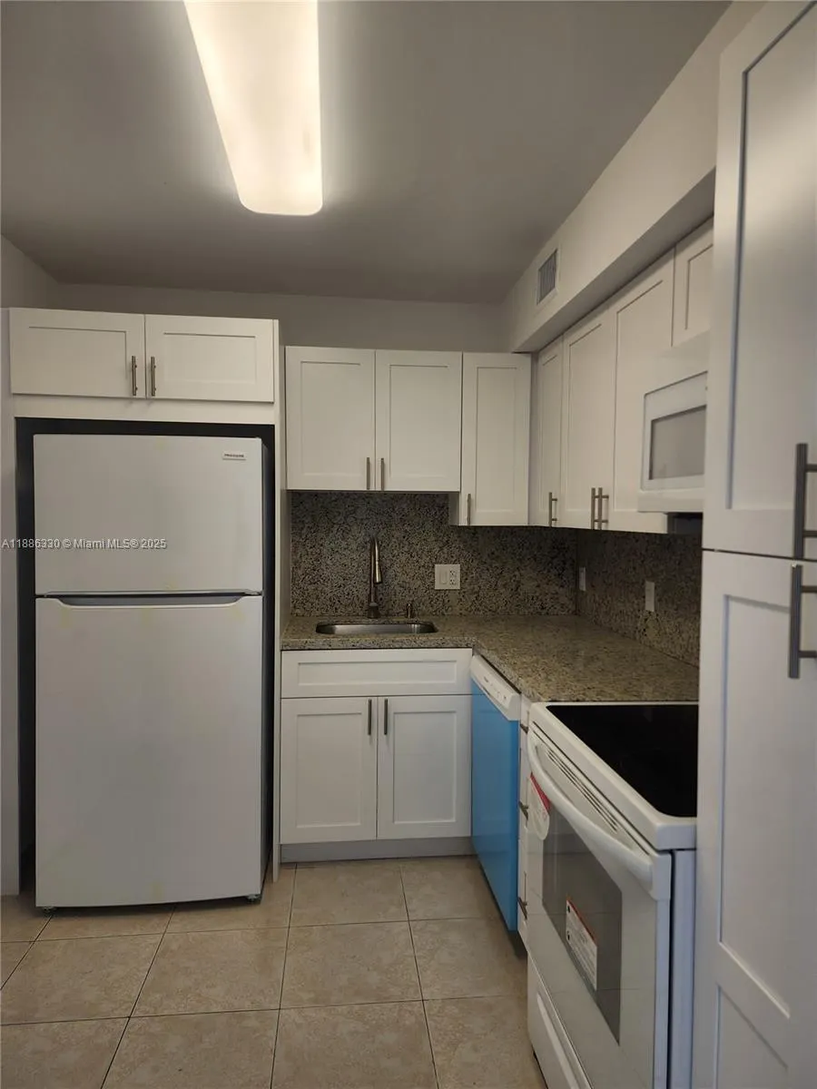 2841 NE 163rd St, #805