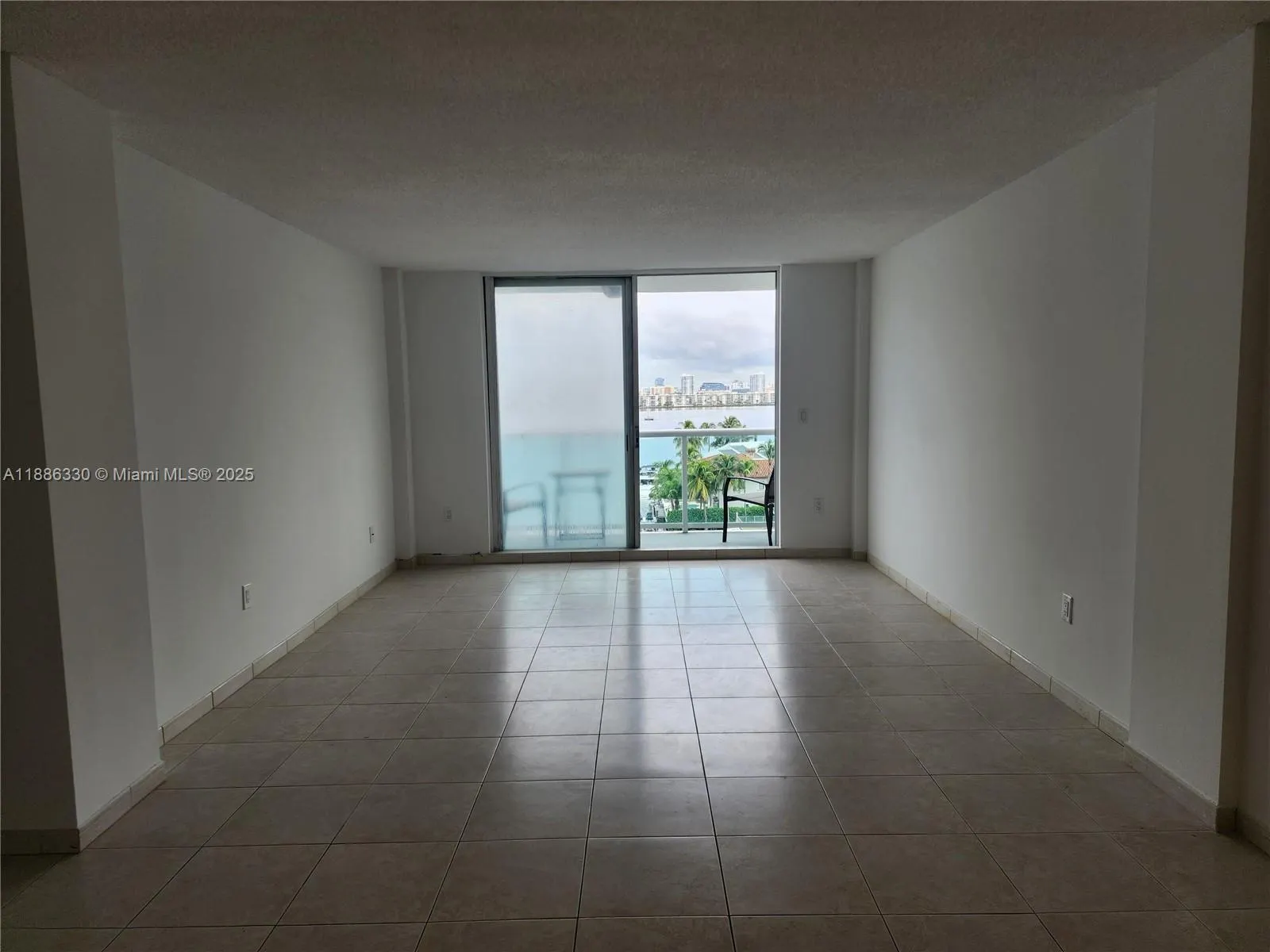 2841 NE 163rd St, #805