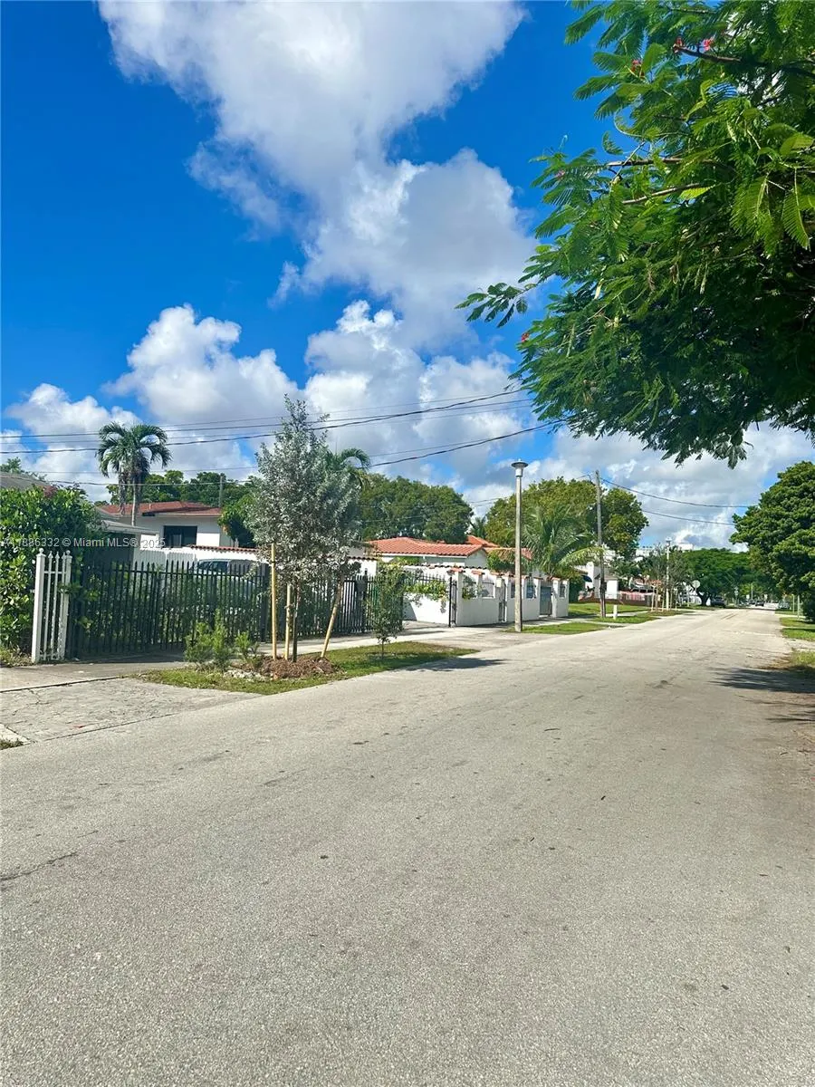 2473 SW 14th St