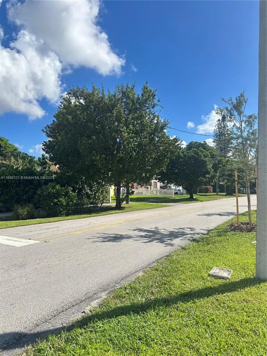 2473 SW 14th St