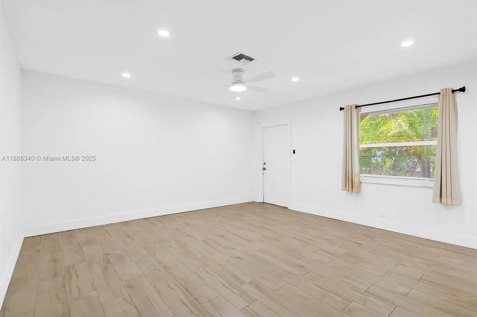 1109 NE 6th Ave, #2