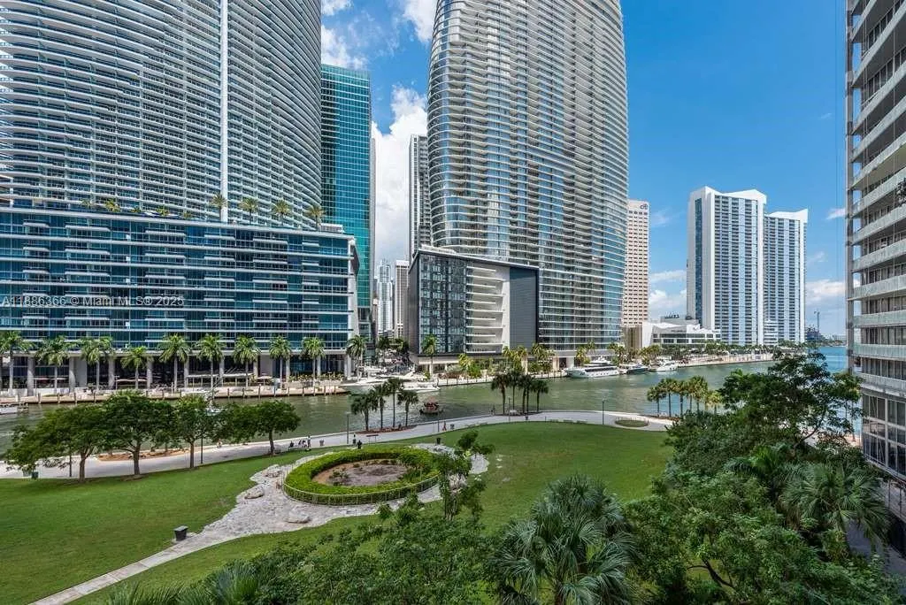 475 Brickell Ave, #514
