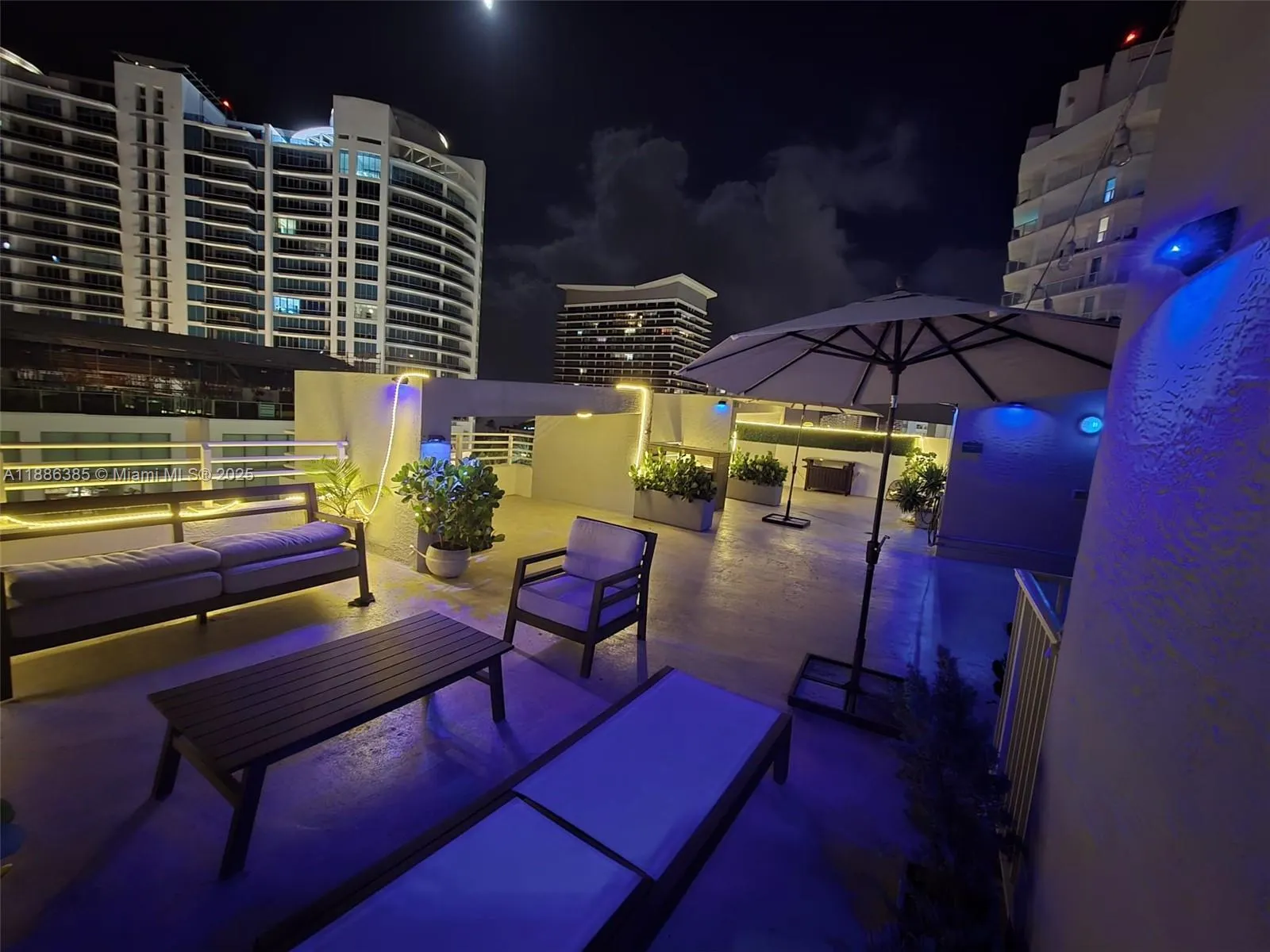 5970 Indian Creek Dr, #PH-4