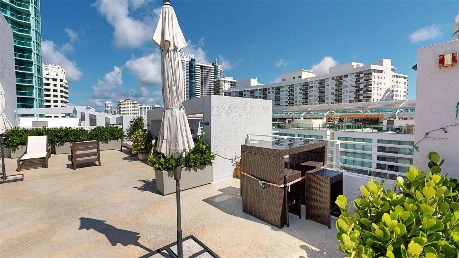 5970 Indian Creek Dr, #PH-4