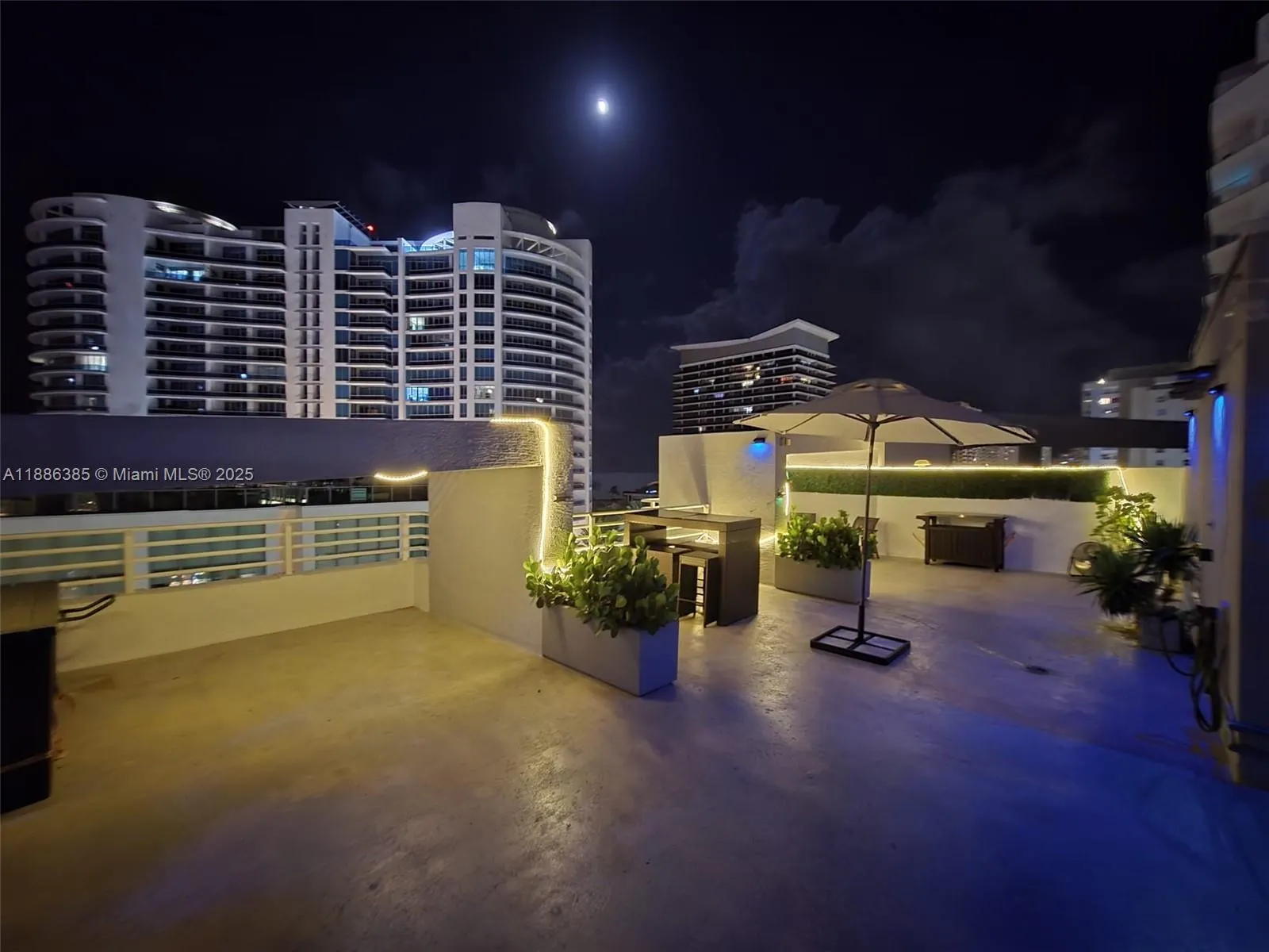 5970 Indian Creek Dr, #PH-4