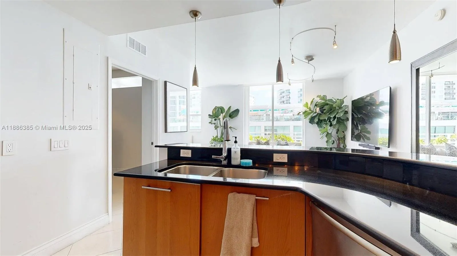 5970 Indian Creek Dr, #PH-4