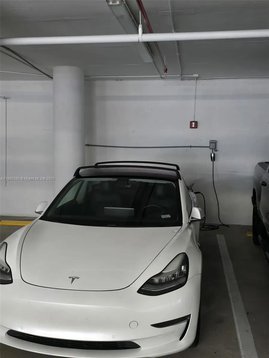 5970 Indian Creek Dr, #PH-4