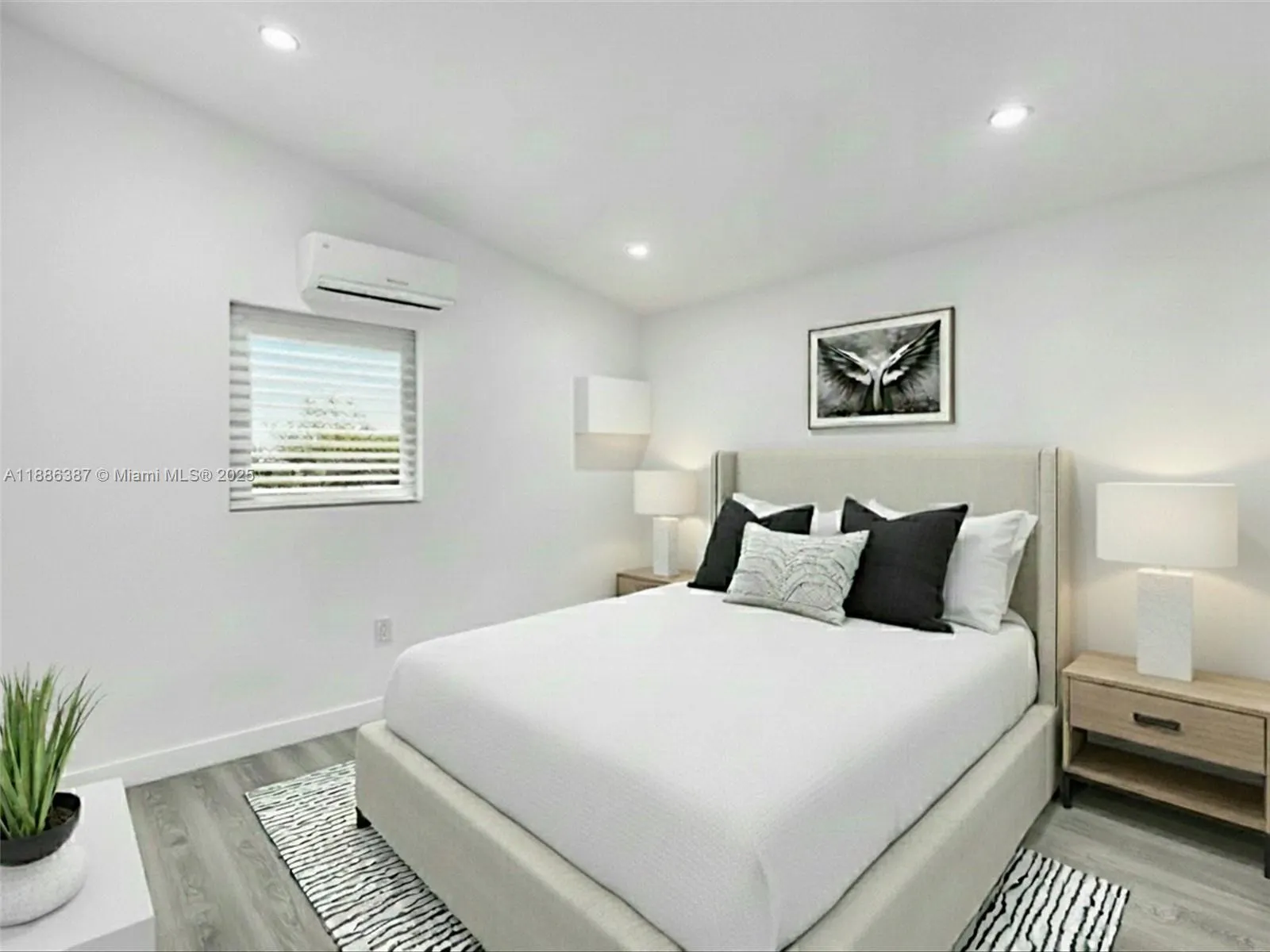 823 SW 27th St