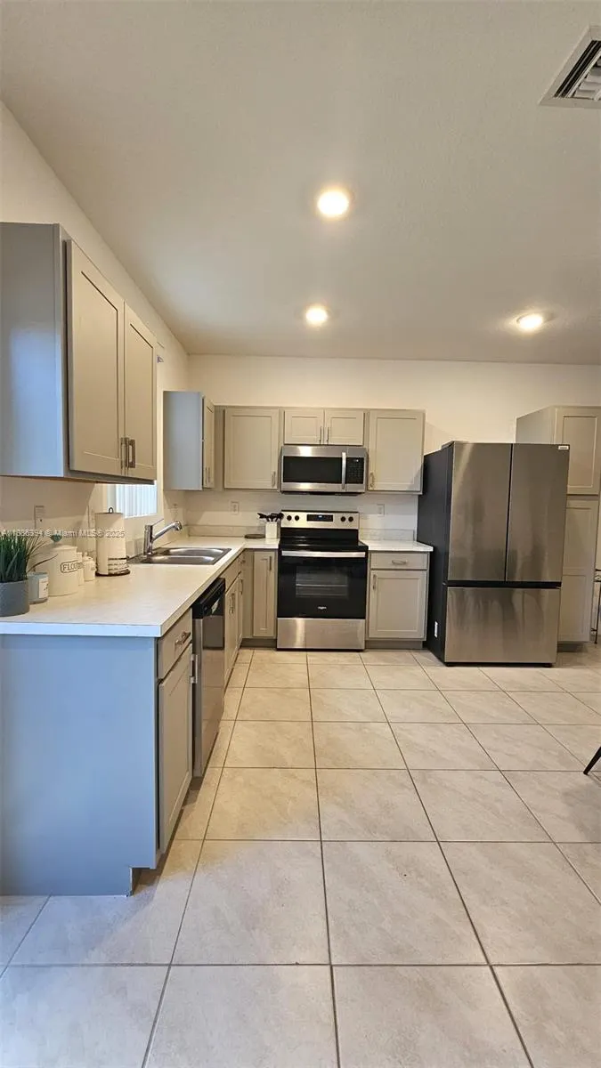 364 NW 8th Ct, #364