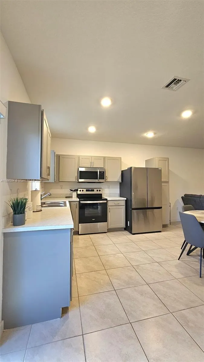 364 NW 8th Ct, #364