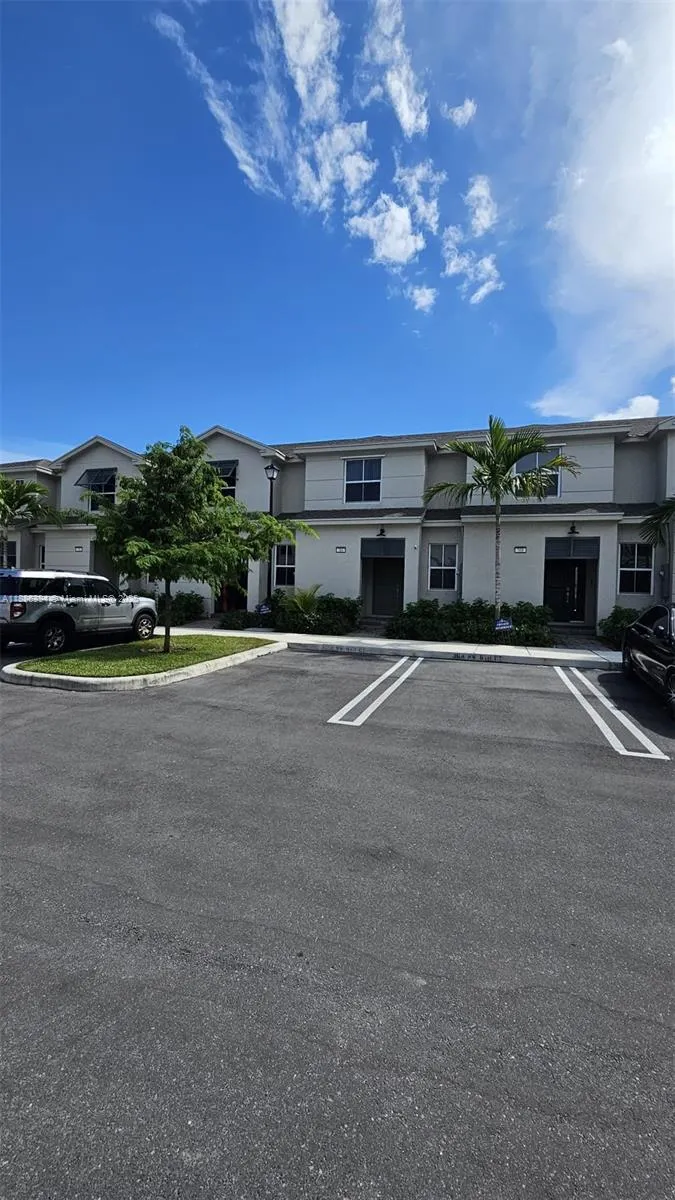 364 NW 8th Ct, #364