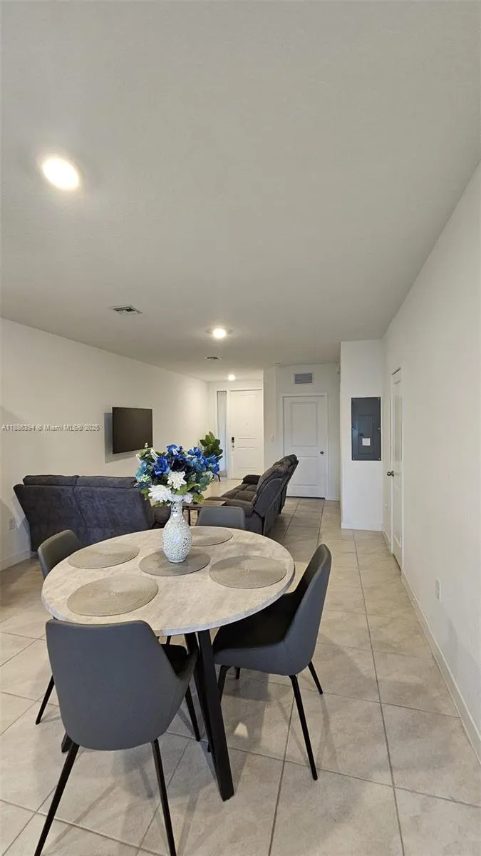 364 NW 8th Ct, #364