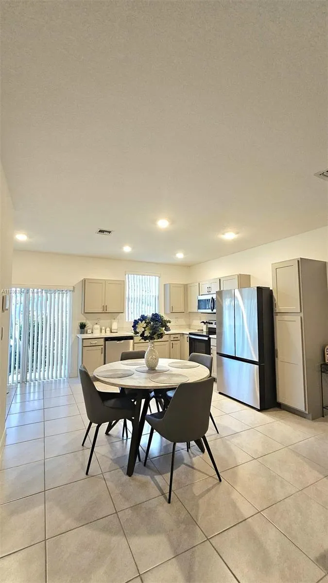 364 NW 8th Ct, #364