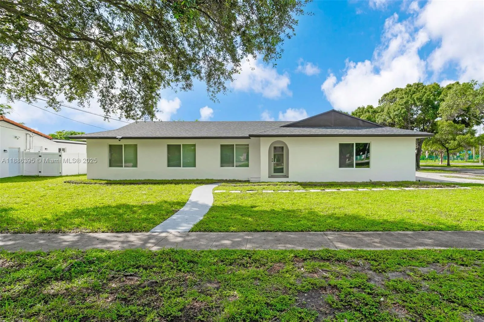 5360 SW 9th St
