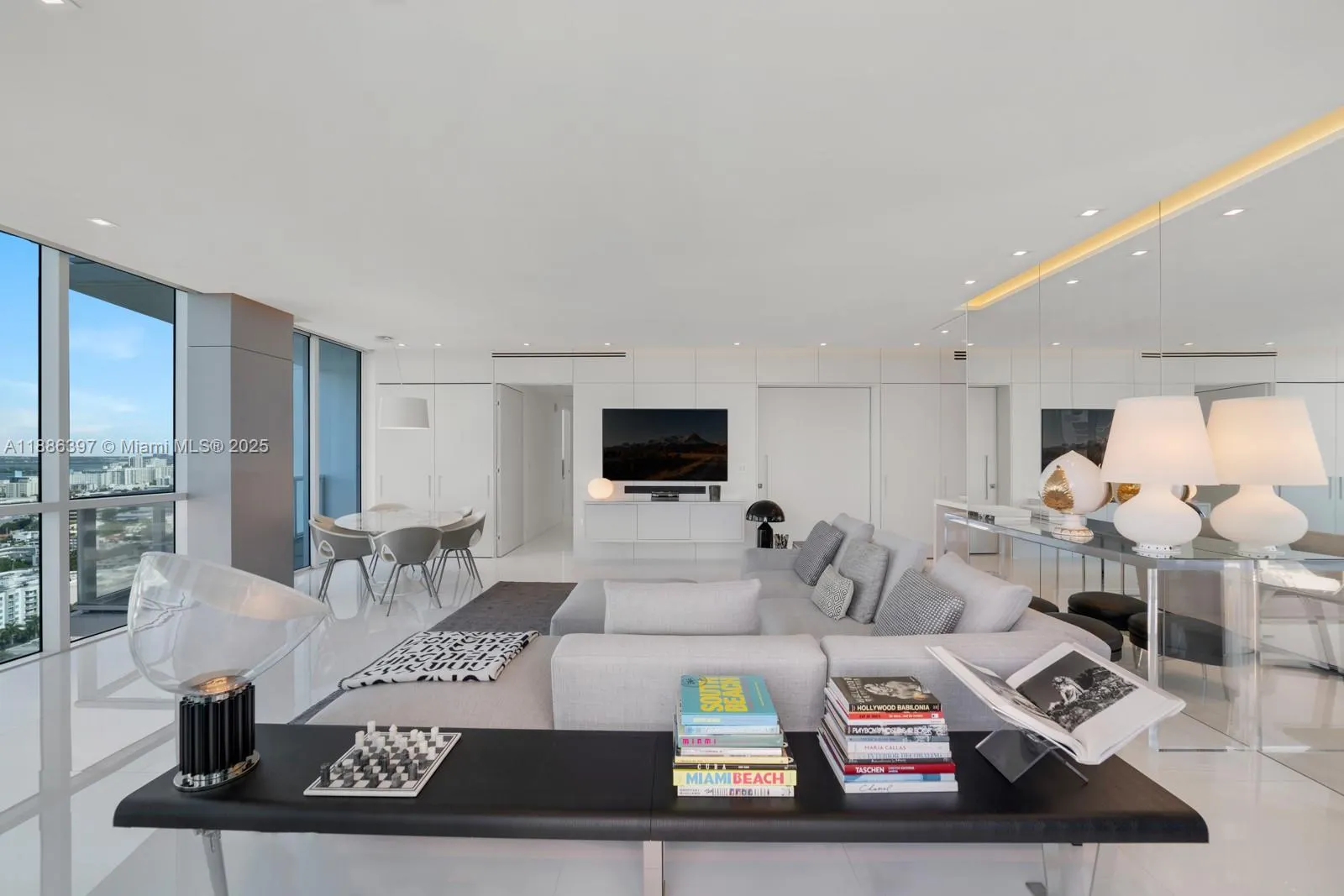 50 S Pointe Dr, #2903