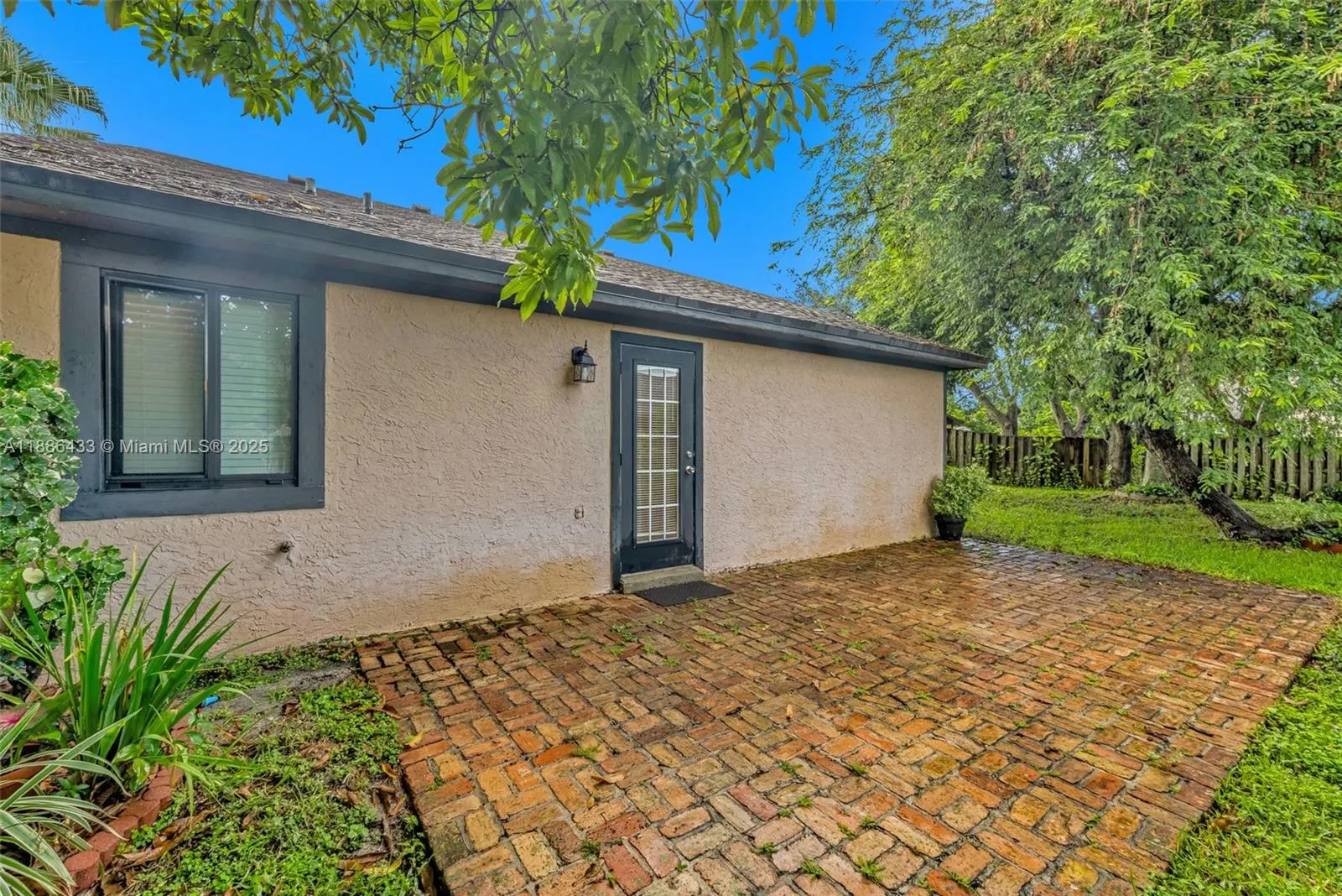 9209 NW 49th Pl