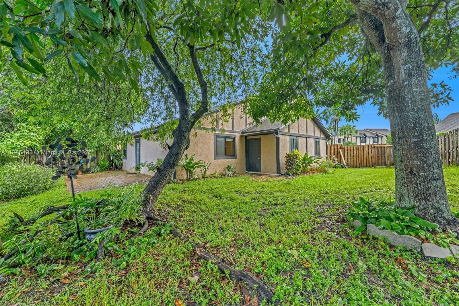 9209 NW 49th Pl