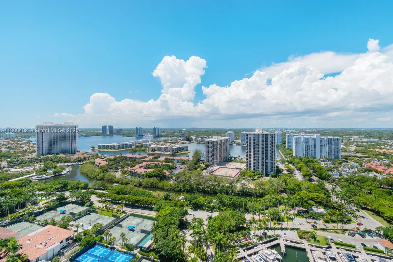 7000 Island Blvd, #3008