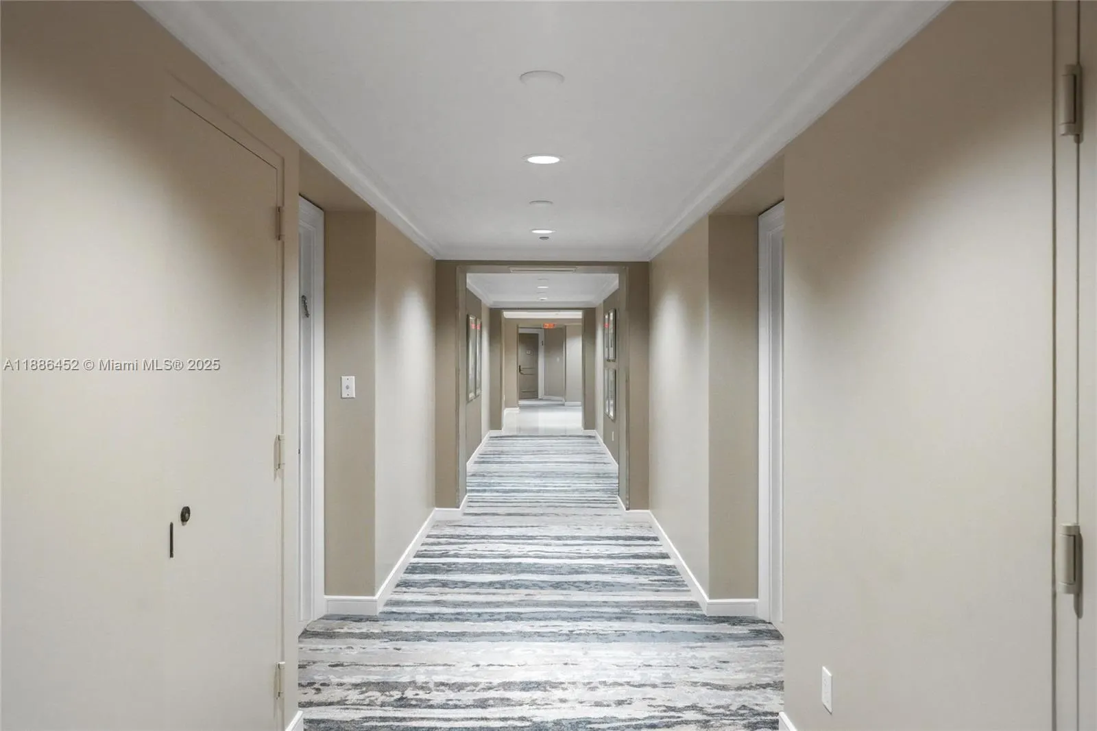 7000 Island Blvd, #3008