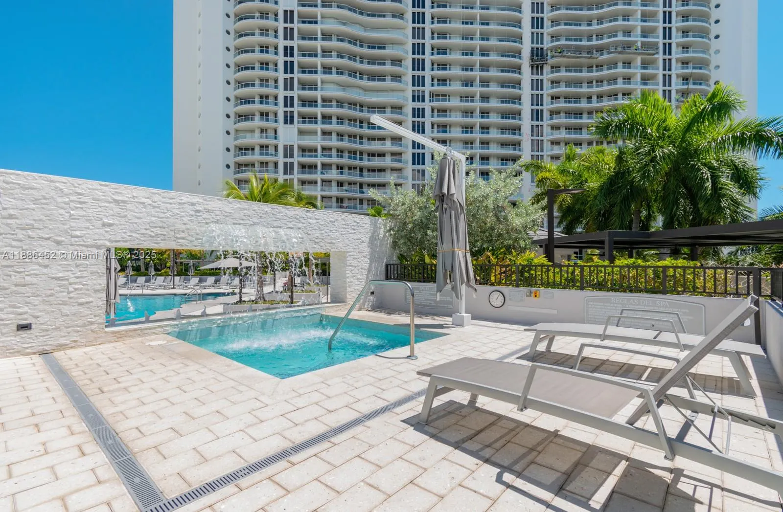 7000 Island Blvd, #3008