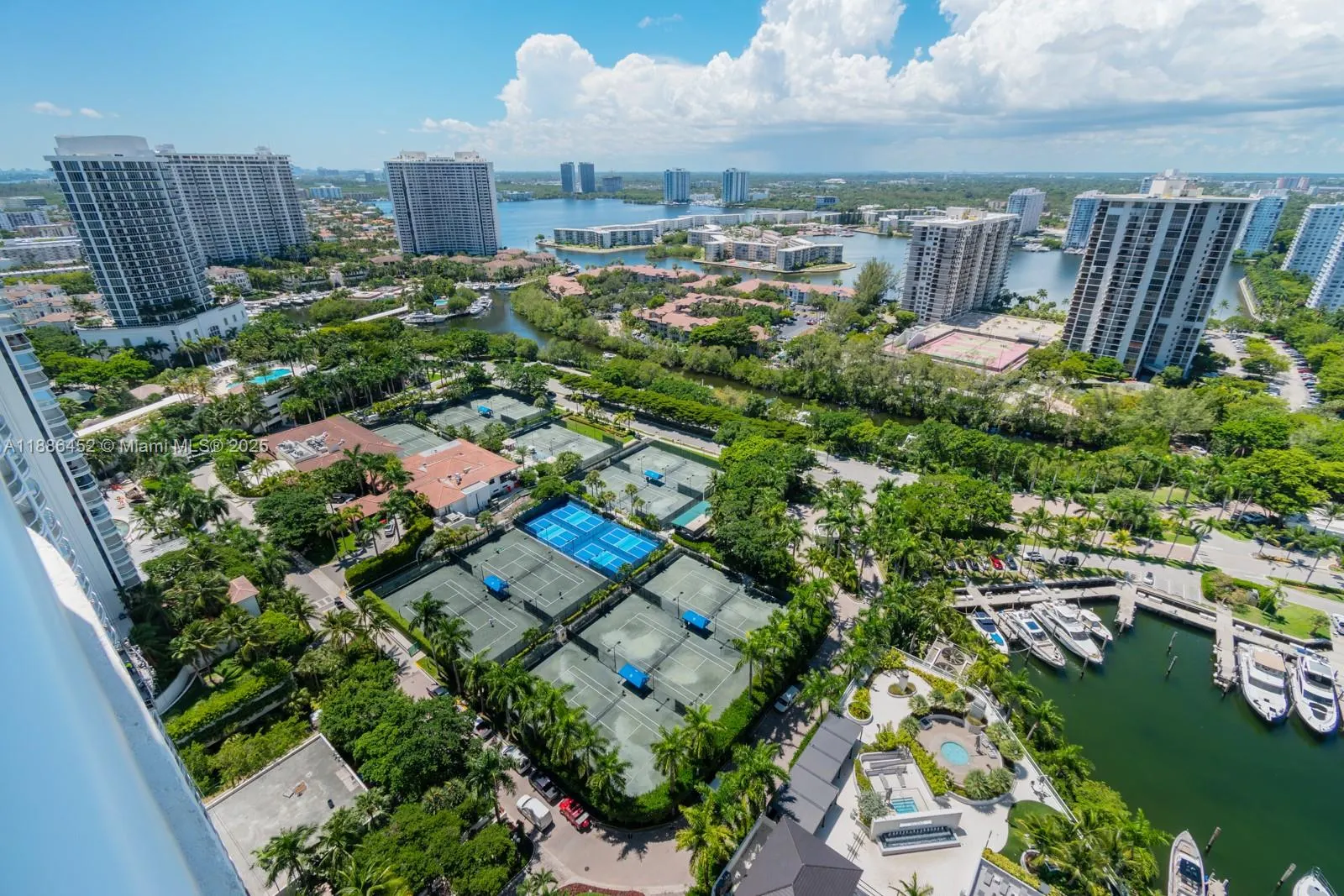 7000 Island Blvd, #3008