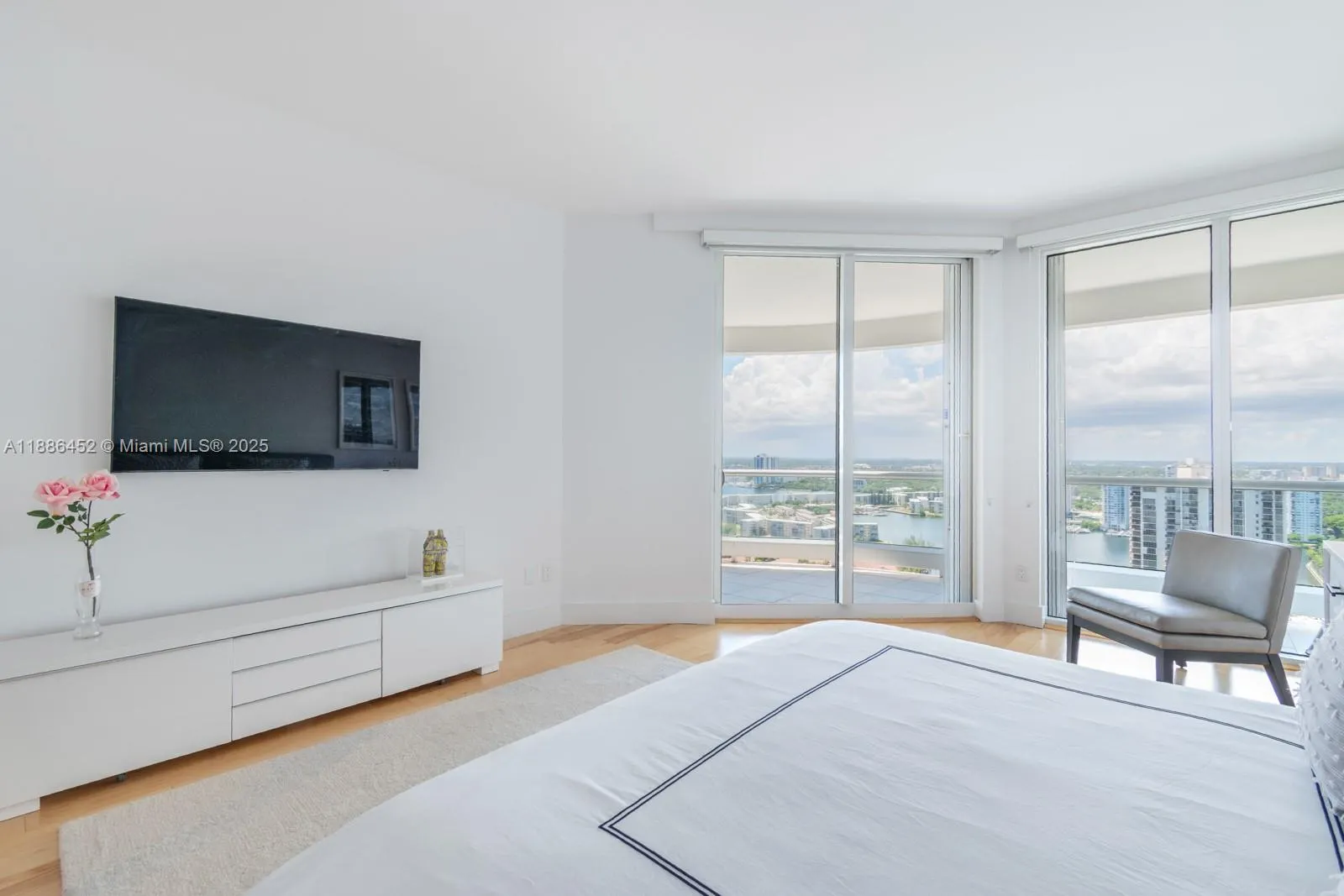 7000 Island Blvd, #3008