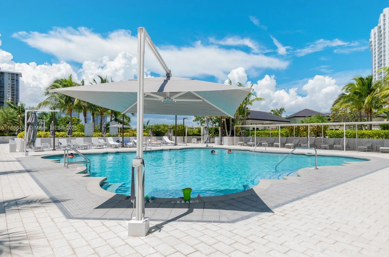 7000 Island Blvd, #3008