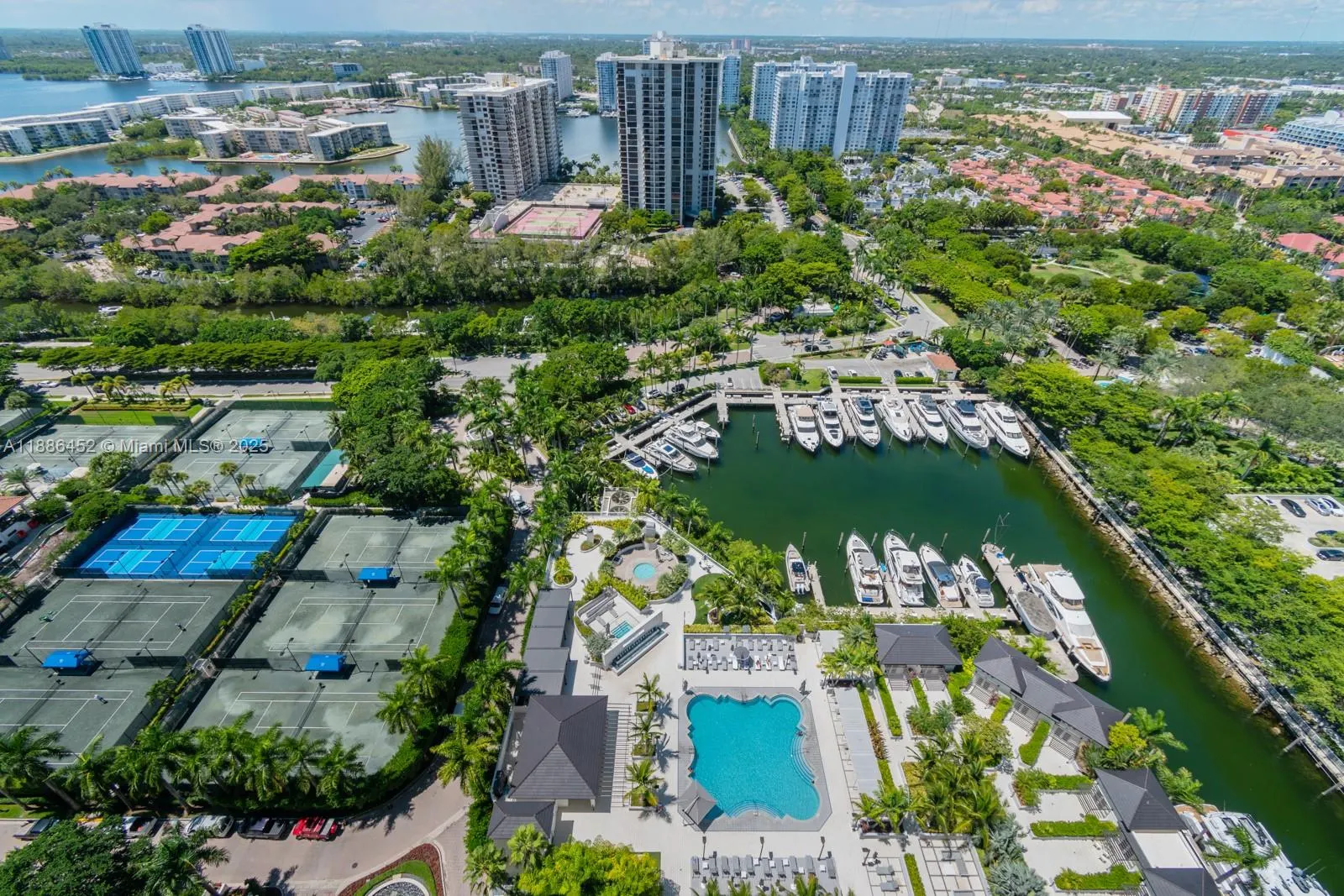 7000 Island Blvd, #3008