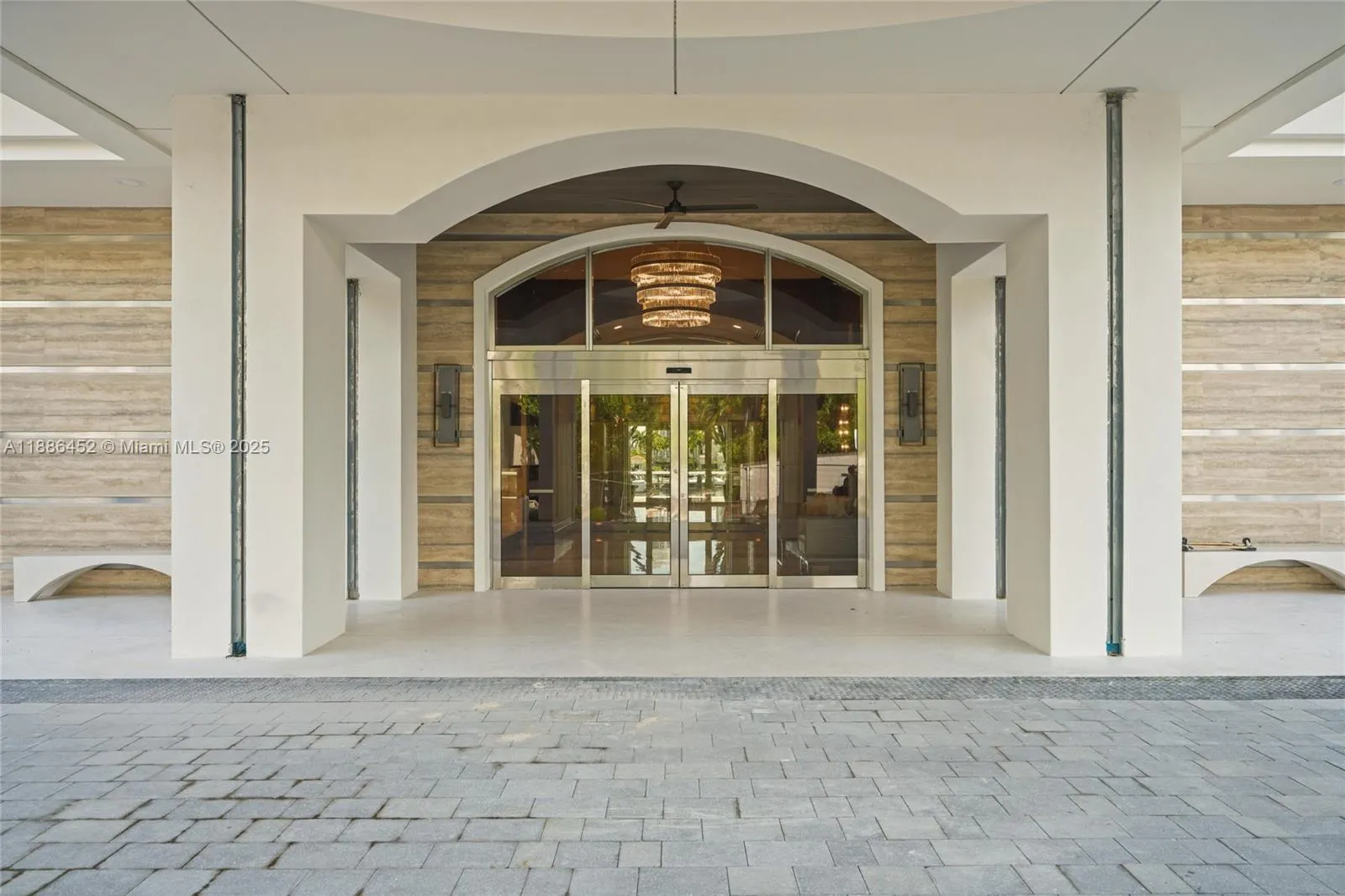 7000 Island Blvd, #3008