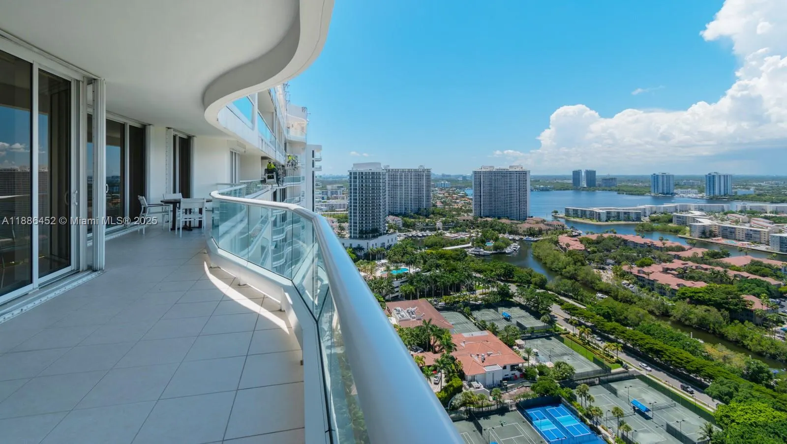 7000 Island Blvd, #3008