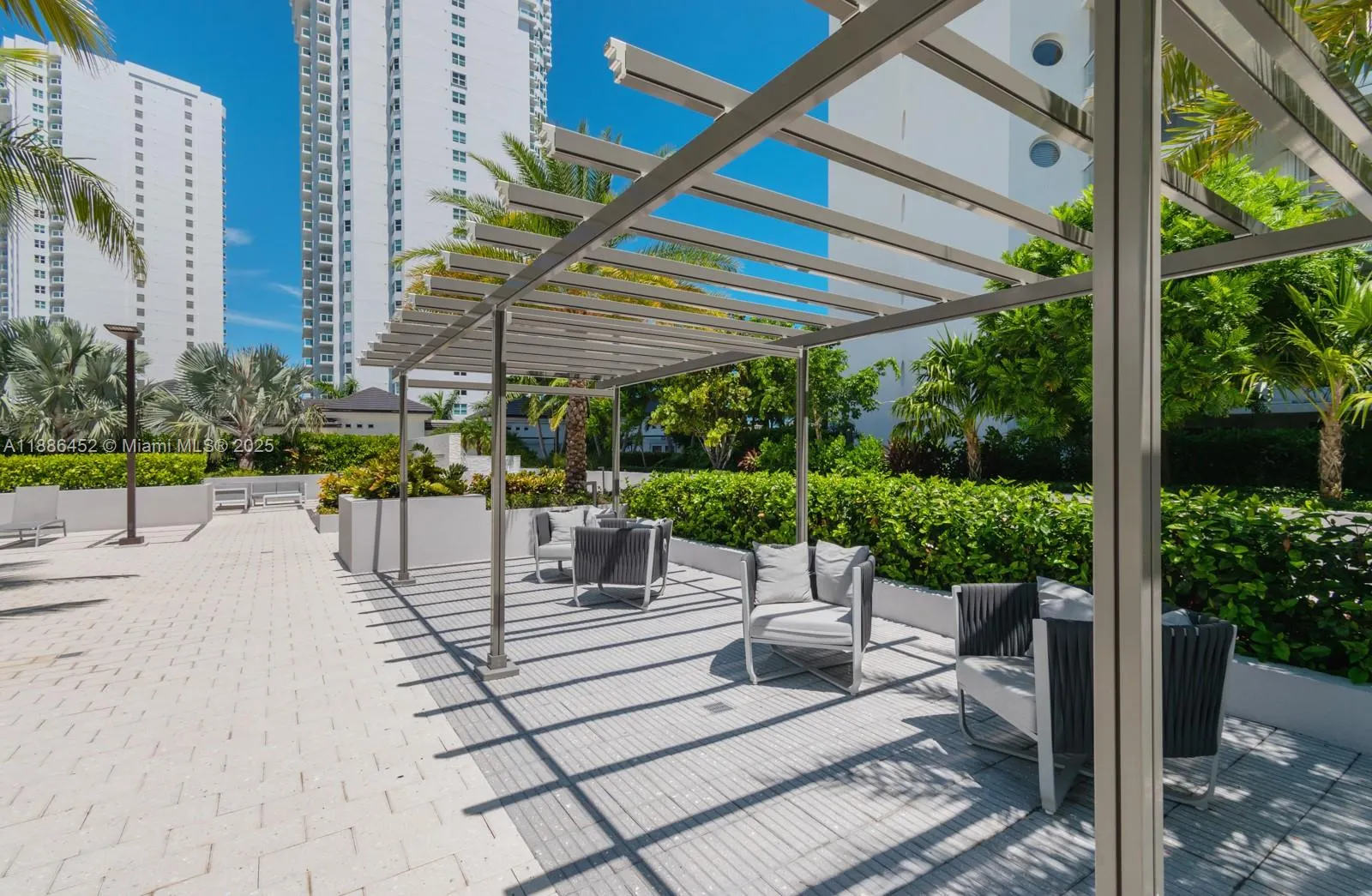 7000 Island Blvd, #3008