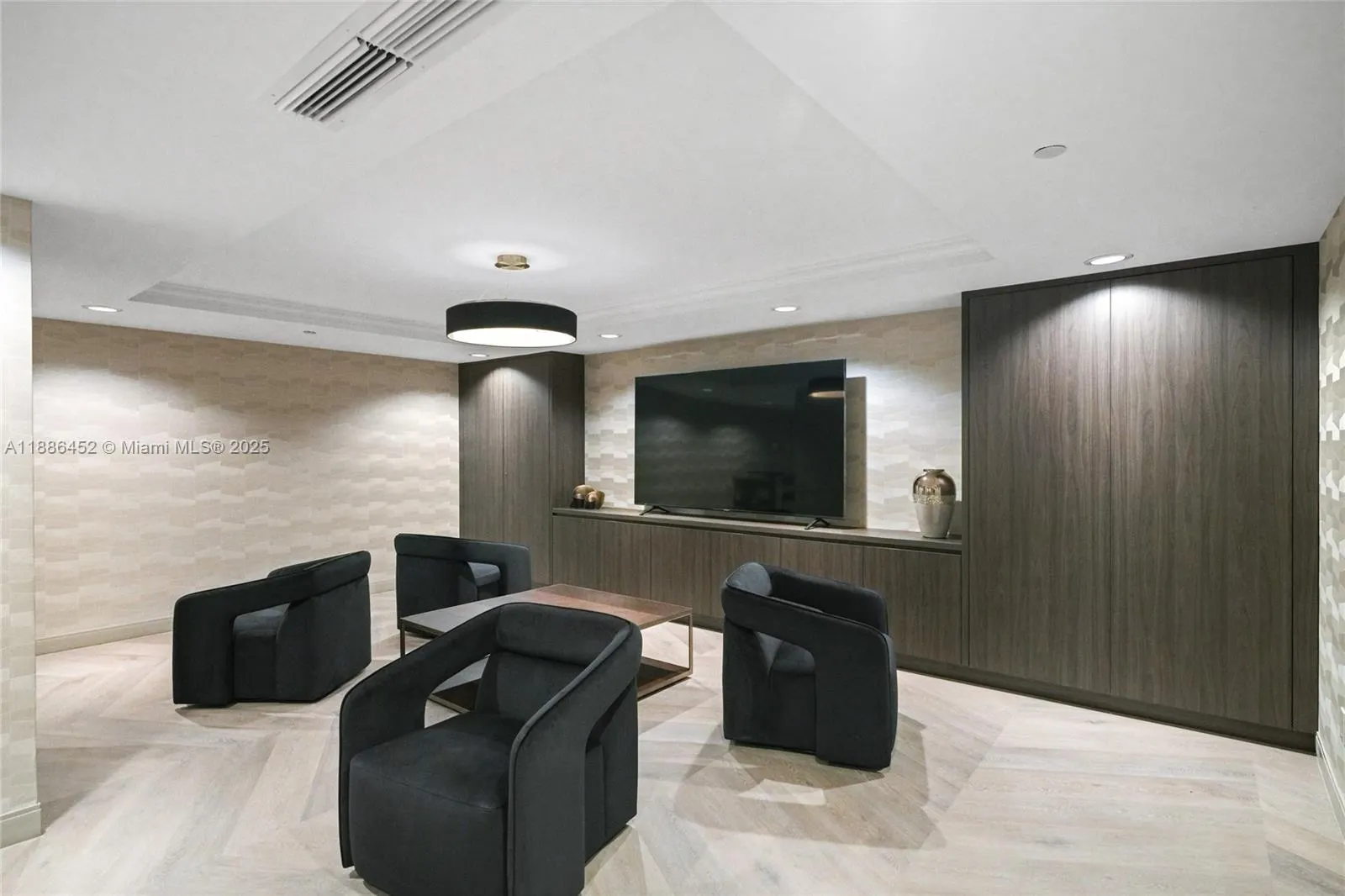 7000 Island Blvd, #3008
