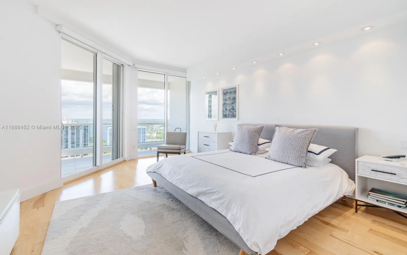 7000 Island Blvd, #3008