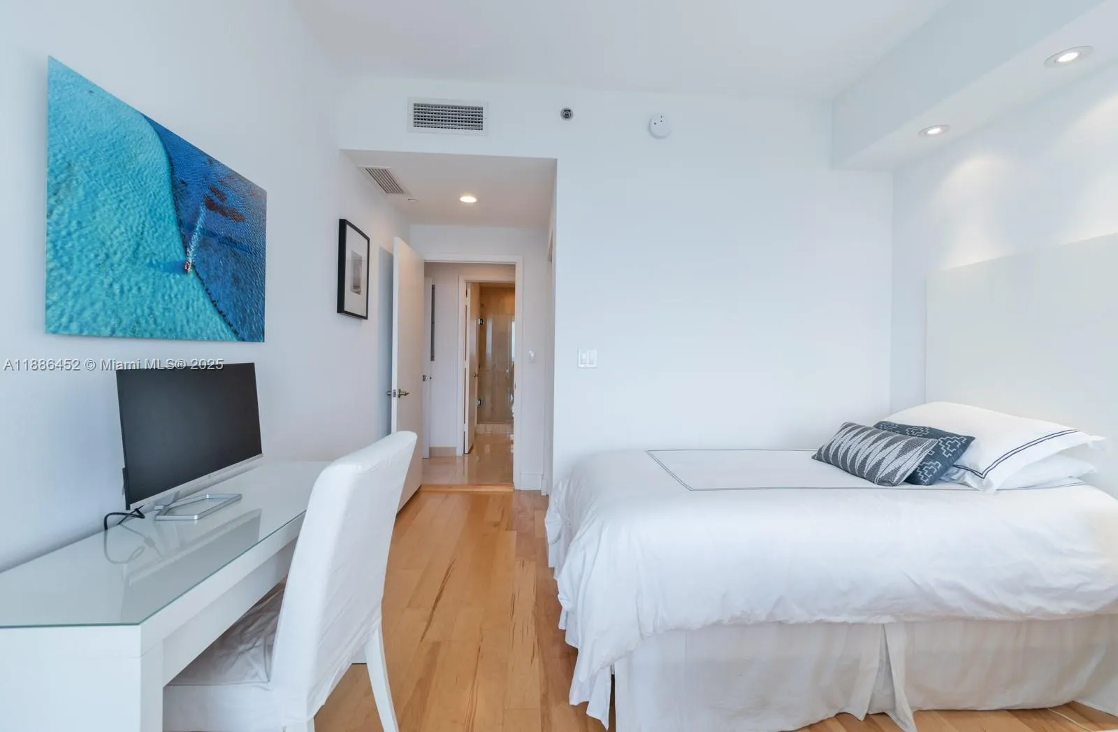 7000 Island Blvd, #3008
