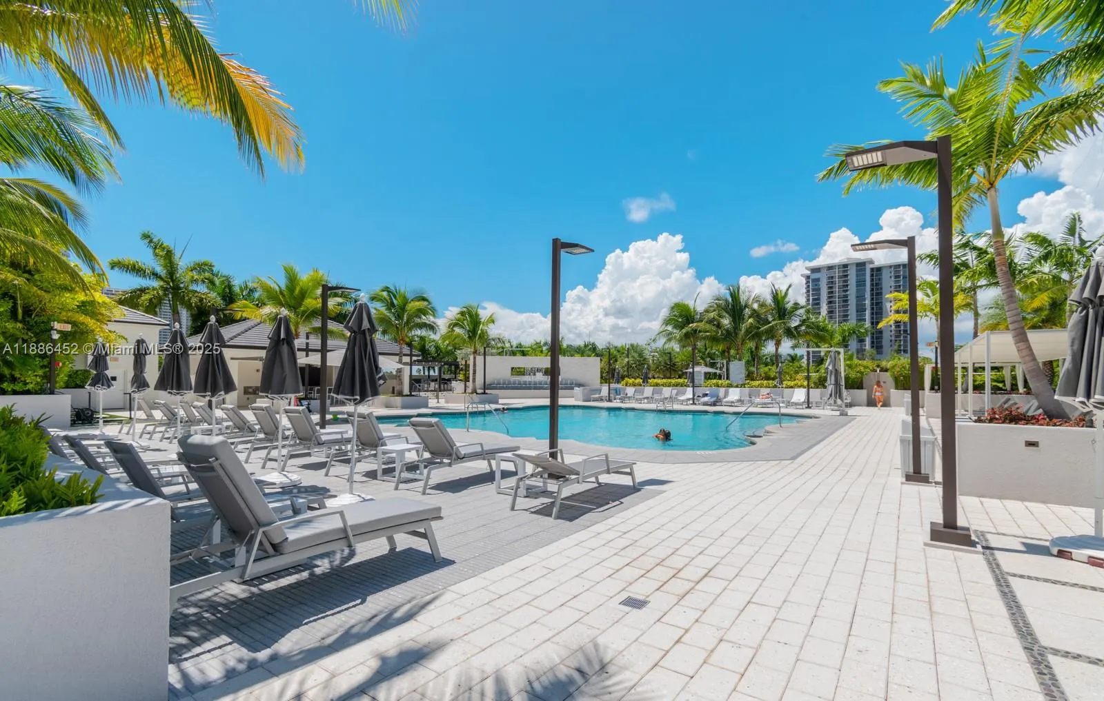 7000 Island Blvd, #3008