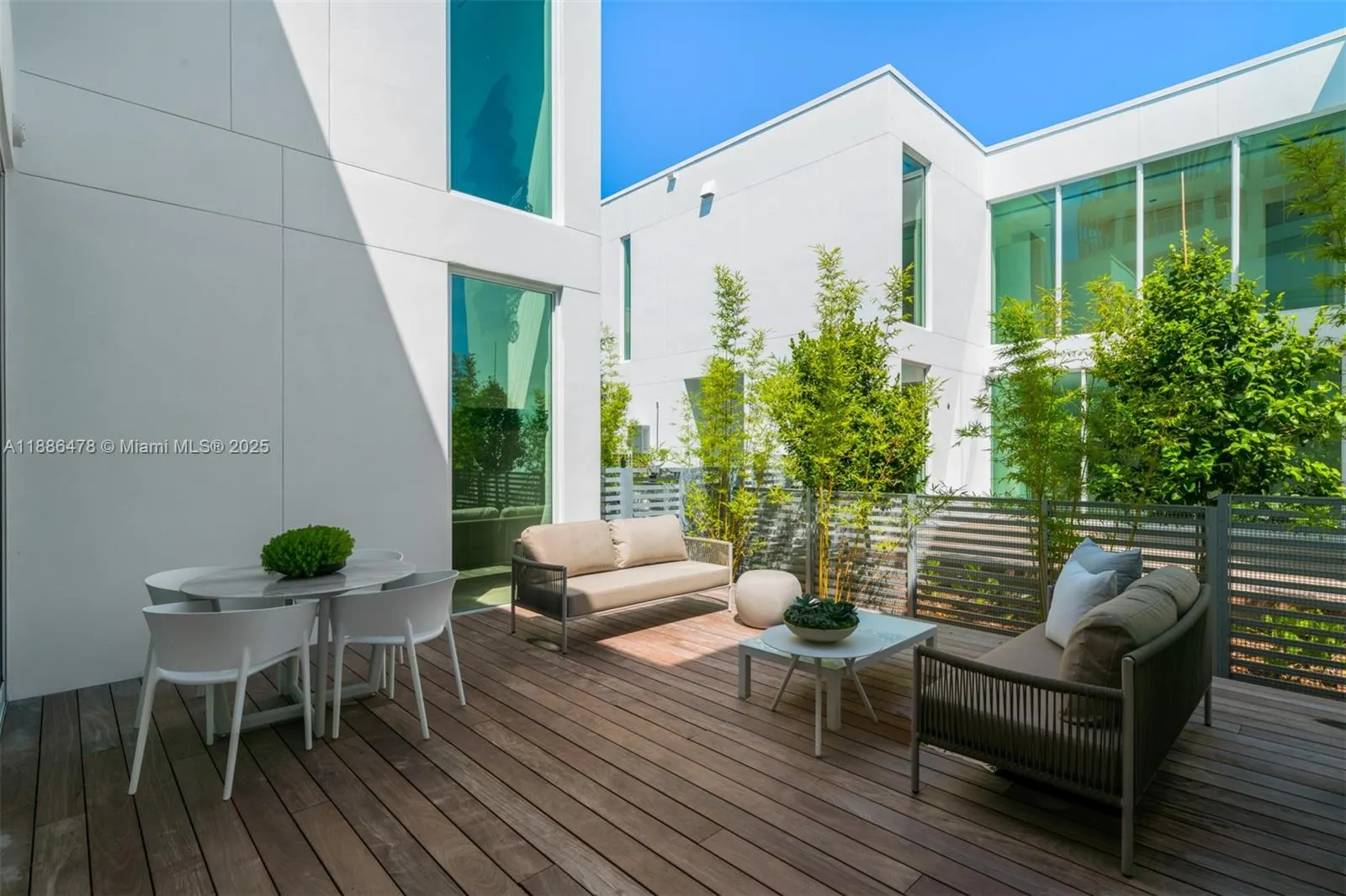 1011 W 48th St, #8