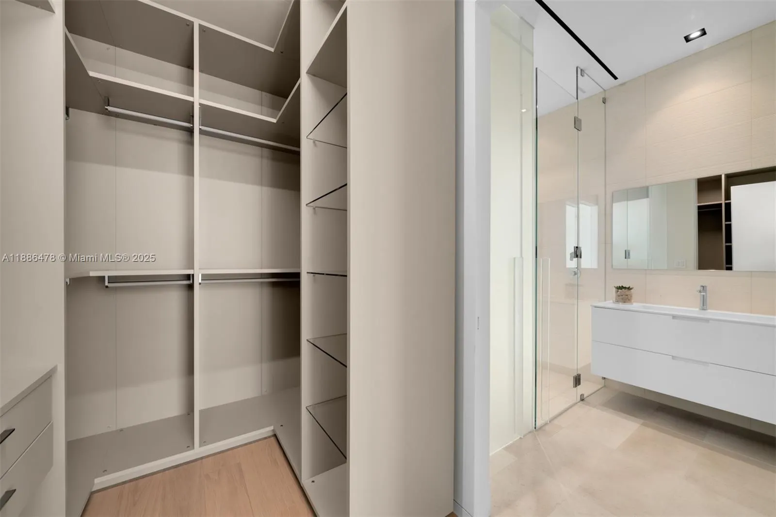 1011 W 48th St, #8