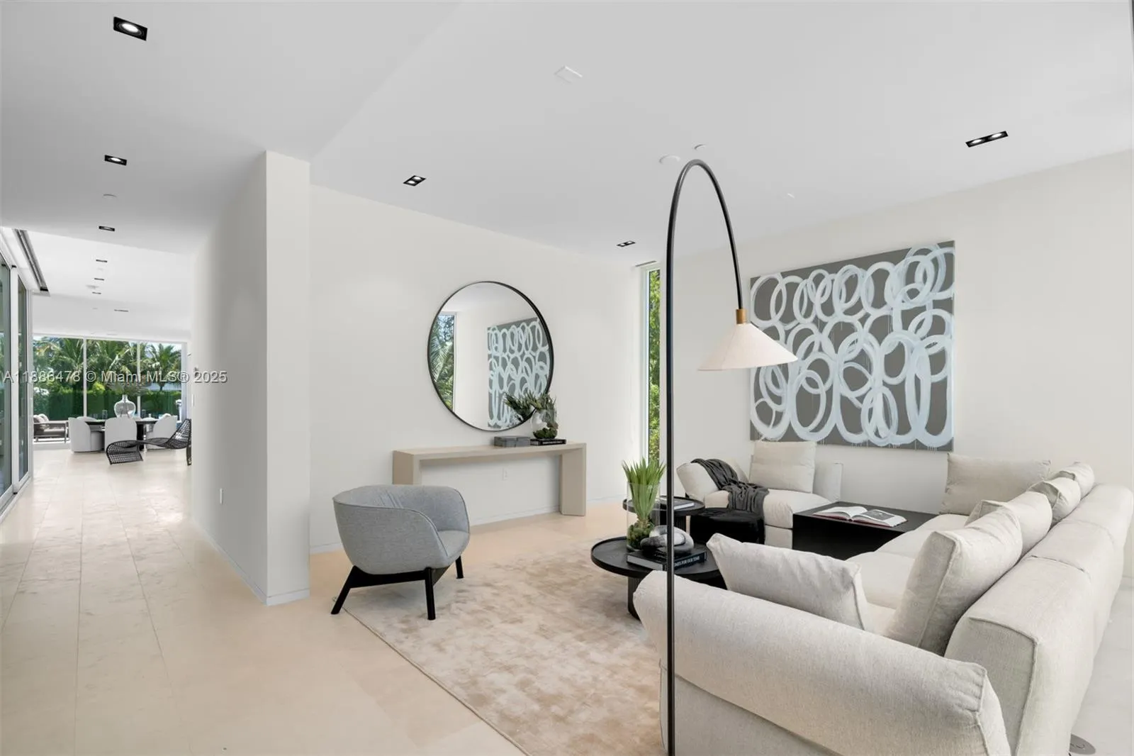 1011 W 48th St, #8