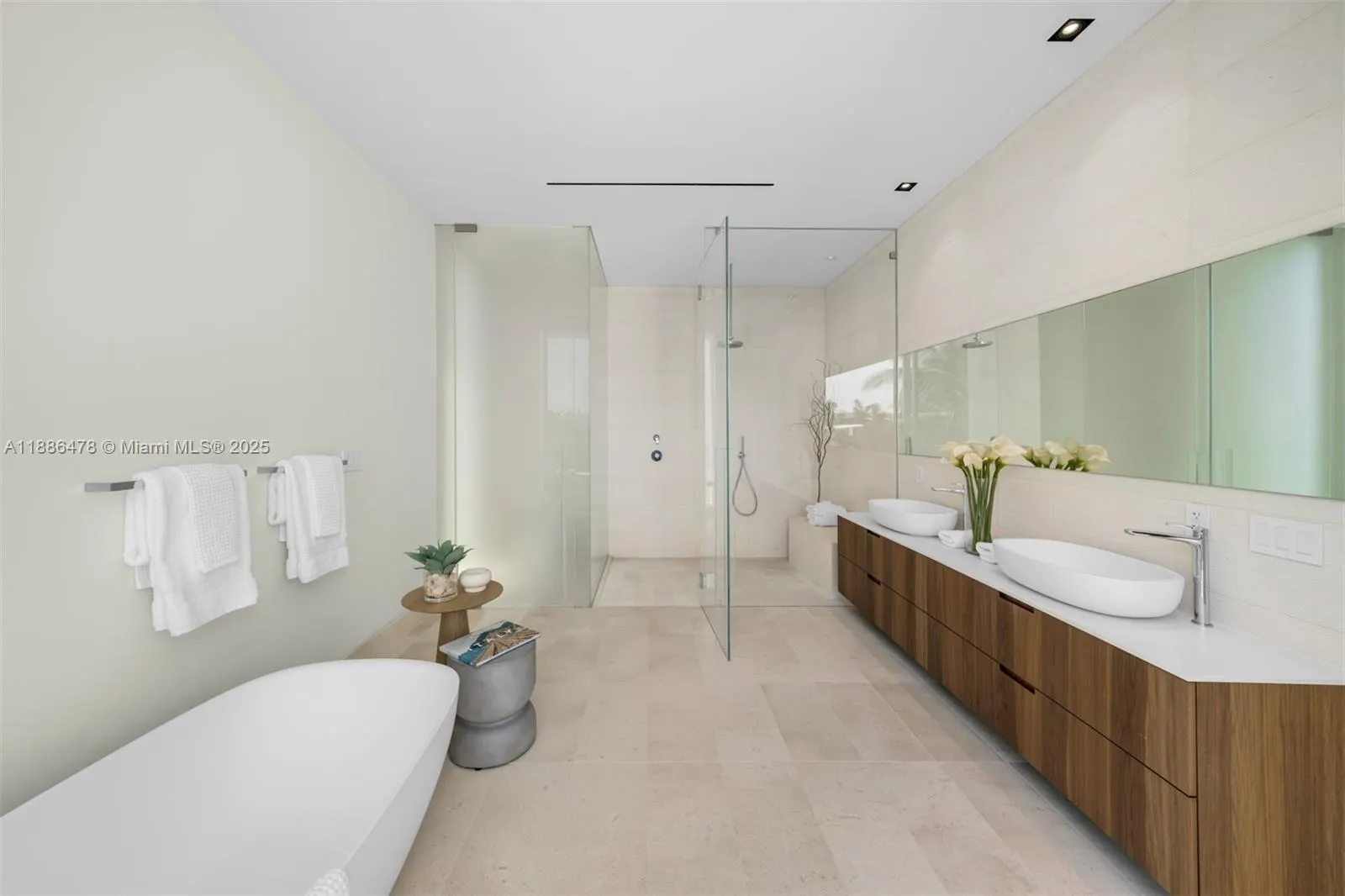 1011 W 48th St, #8
