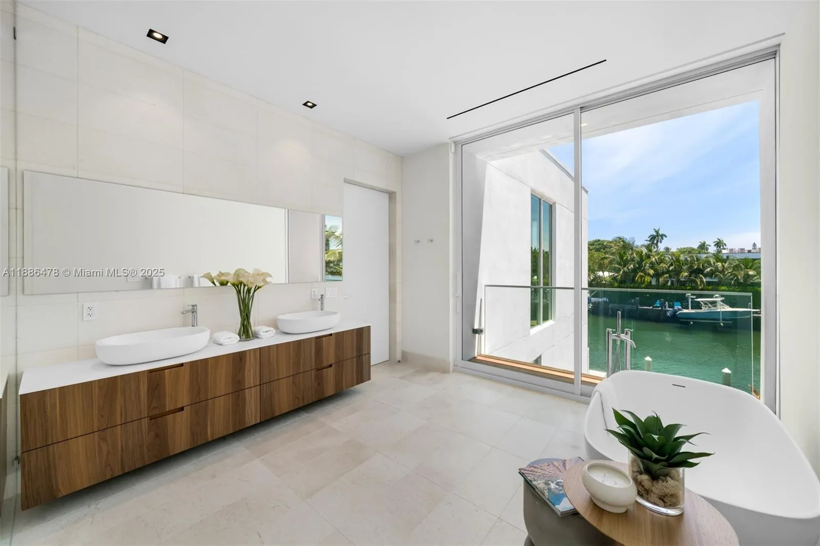 1011 W 48th St, #8