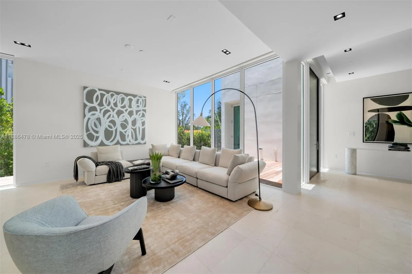 1011 W 48th St, #8
