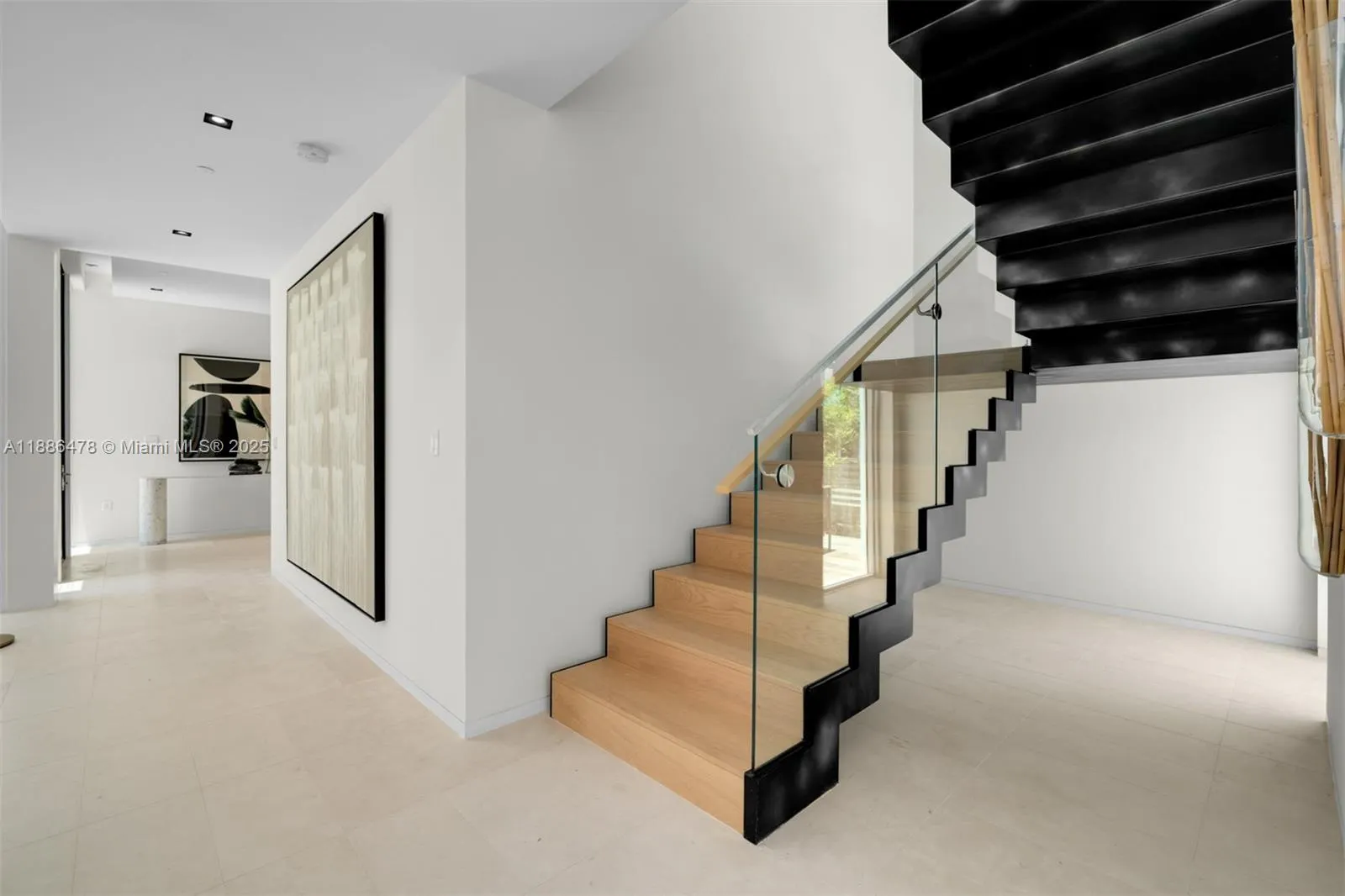 1011 W 48th St, #8