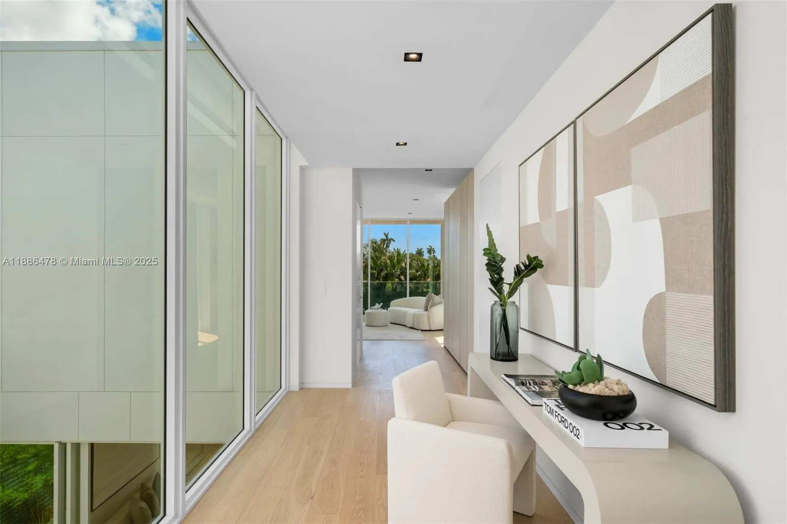 1011 W 48th St, #8