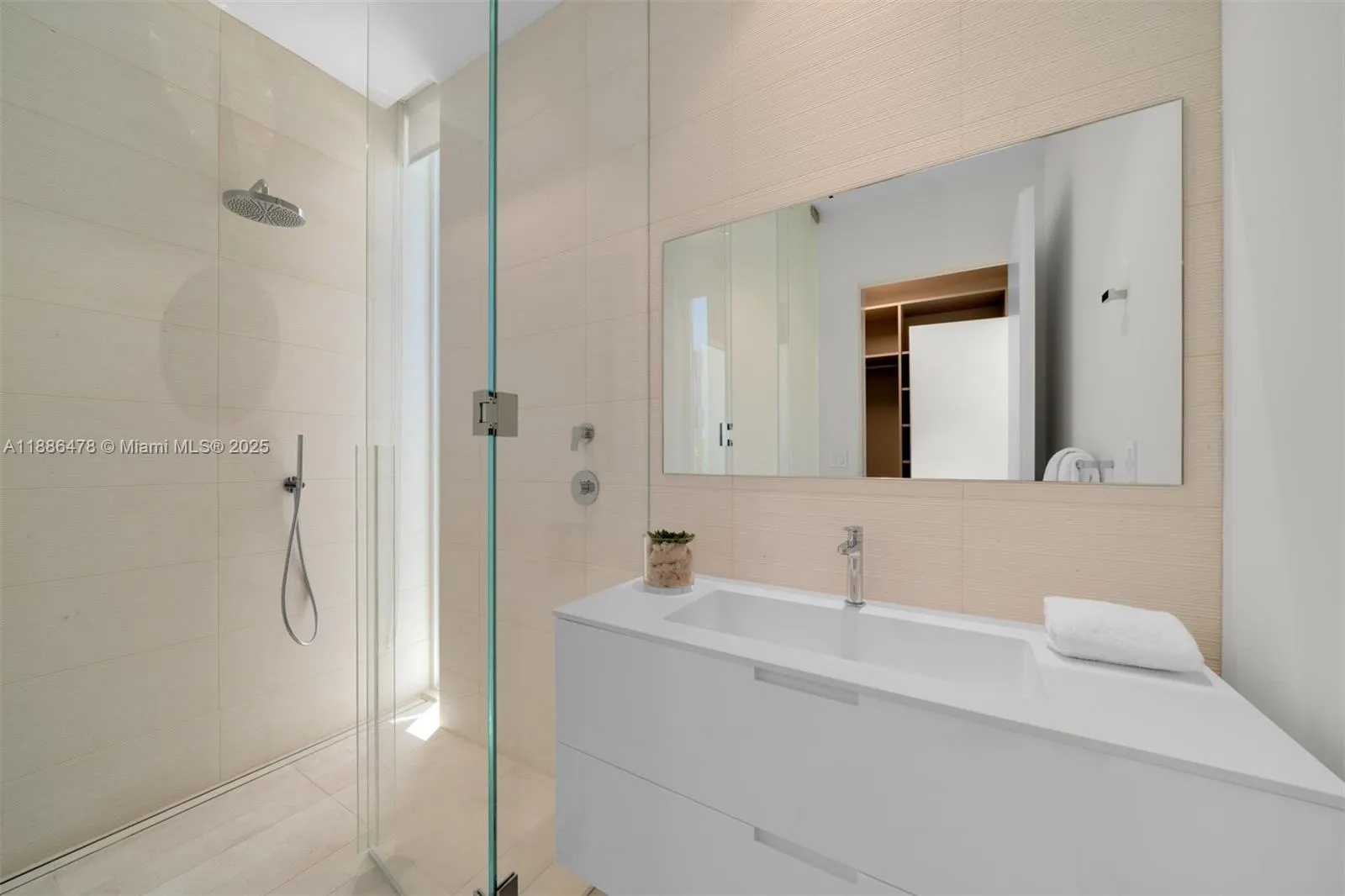 1011 W 48th St, #8