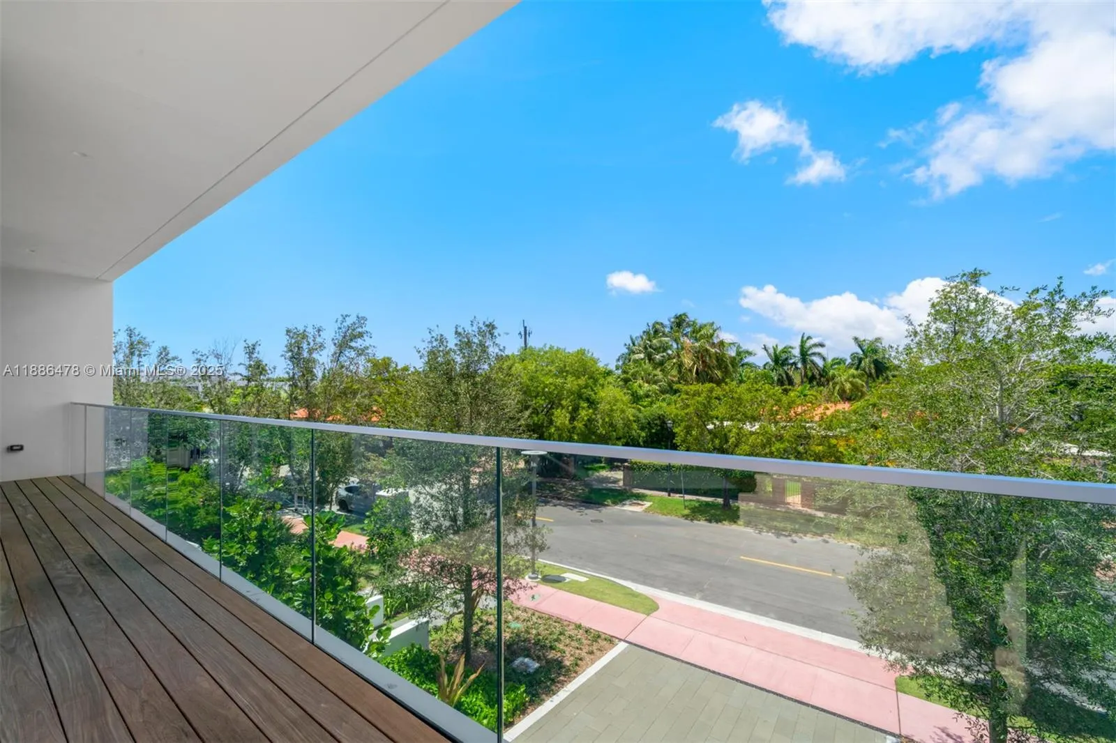 1011 W 48th St, #8