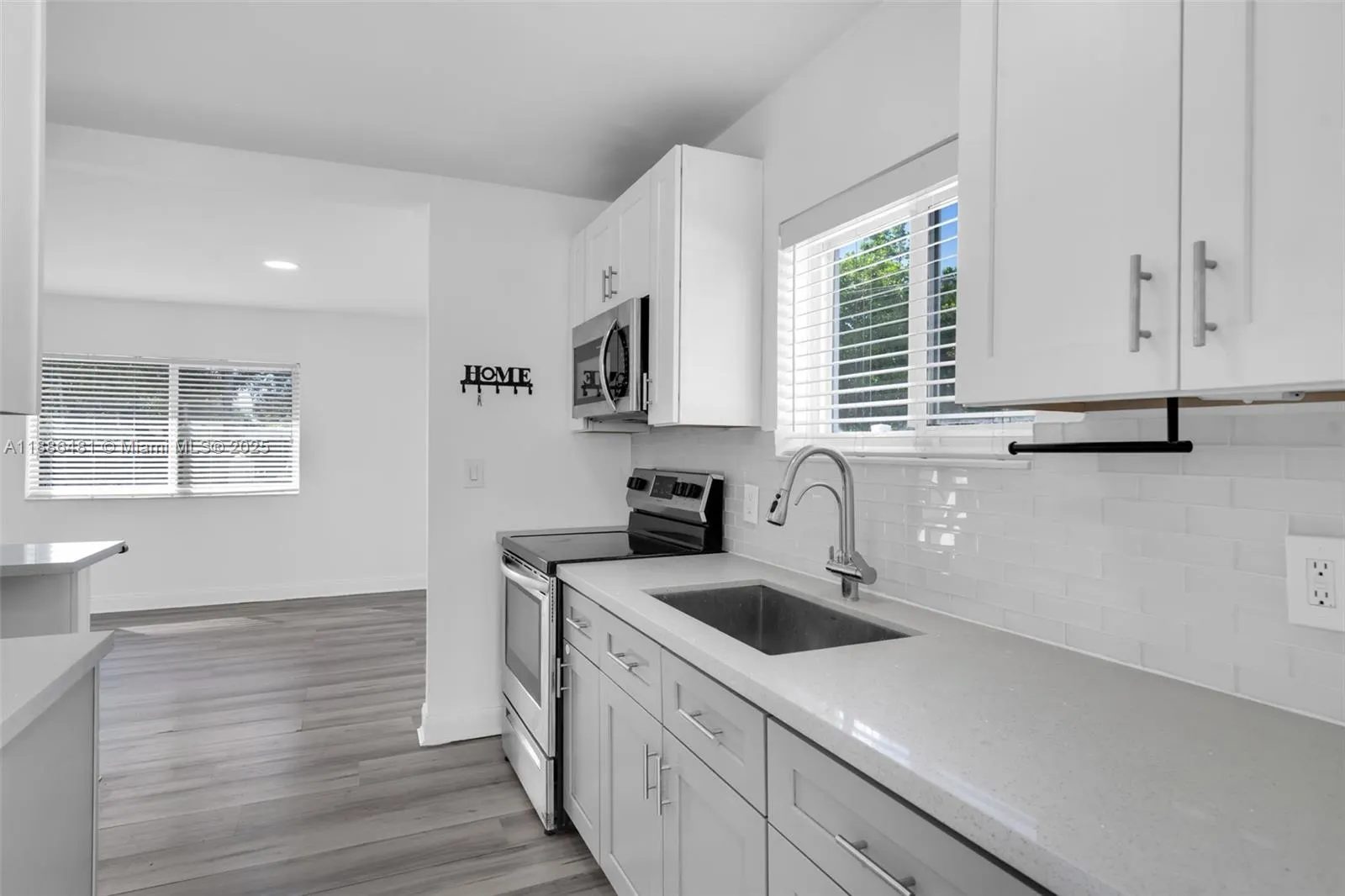 1325 N 26th Ave